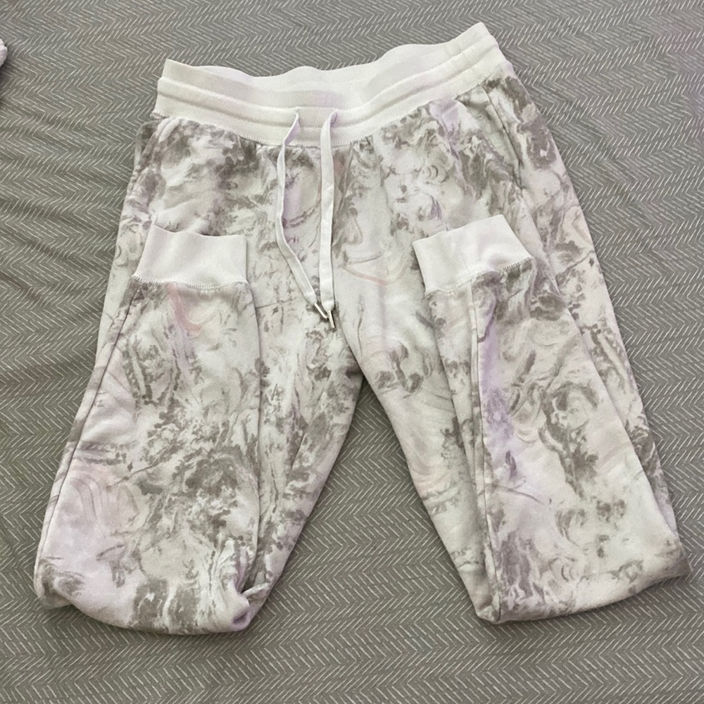Old navy size small sweats marble